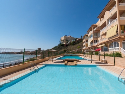 Apartamento con bonitas vistas al mar, piscina comunitaria, 100 m del mar