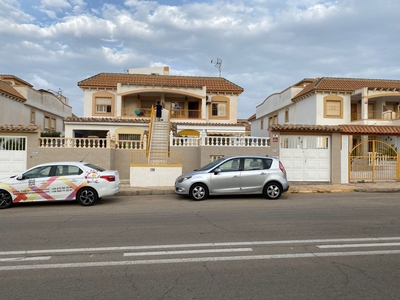 Bungalo alto en urbanizacion con pista de tenis y aparcamiento