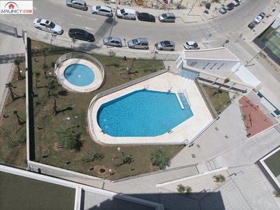 Alquiler de ático con piscina en Montequinto (Dos Hermanas), Entrenúcleos