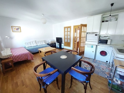 Alquiler de ático en calle Aragón de 1 habitación con garaje y muebles