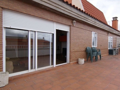 Alquiler de ático en Candelaria - Peña de Francia de 3 habitaciones con terraza y garaje