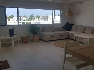 Alquiler de ático en Puerto Rey de 2 habitaciones con terraza y piscina