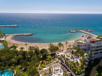 Alquiler de dúplex en Puerto Banús de 4 habitaciones con terraza y piscina