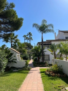 Alquiler de piso con piscina en Paraíso-Barronal (Estepona)