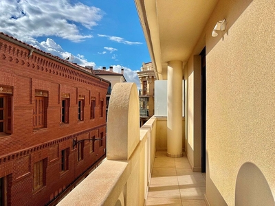 Alquiler de piso en Casco Histórico de 4 habitaciones con terraza y muebles