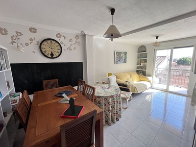 Alquiler de piso en Espinardo de 3 habitaciones con muebles y balcón