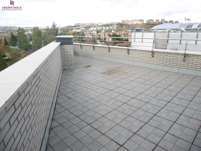 Ático en alquiler en Covaresa - Parque Alameda de 1 habitación con terraza y piscina