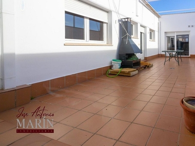 Ático en alquiler en Maria Auxiliadora - Barriada LLera de 3 habitaciones con terraza y balcón