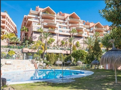 Alquiler de ático en Los Naranjos - Las Brisas de 3 habitaciones con terraza y piscina
