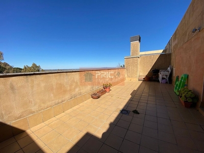 Ático en venta en Centro - Cáceres de 3 habitaciones con terraza y piscina