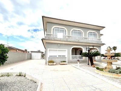 Chalet en venta en San Luis, Torrevieja, Alicante