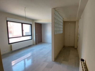 Dúplex en venta en calle Fernando Baró de 3 habitaciones con terraza y garaje