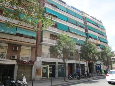 Local en venta en Badalona de 244 m²