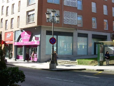 Local en venta en Oviedo de 292 m²