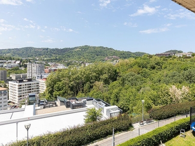 Piso en alquiler en Aiete de 3 habitaciones con terraza y garaje