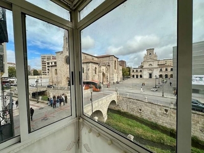 Piso en alquiler en Centro - Burgos de 1 habitación con terraza y balcón