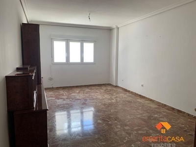 Piso en alquiler en Centro - Mérida de 4 habitaciones con terraza y garaje