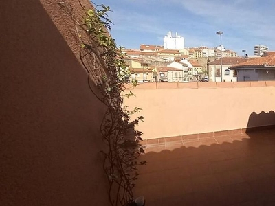 Piso en alquiler en Plasencia de 2 habitaciones con terraza y garaje