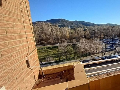 Piso en alquiler en Plasencia de 3 habitaciones con garaje y balcón