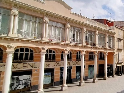 Piso en alquiler en plaza Del Mercado de 6 habitaciones con terraza y balcón