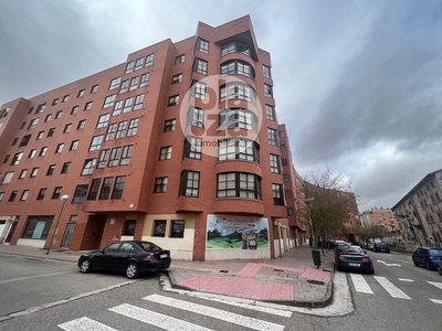 Piso en alquiler en Zona Sur de 3 habitaciones con terraza y muebles