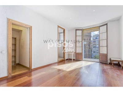 Piso en venta en Carrer del Consell de Cent, cerca de Carrer de Roger de Llúria