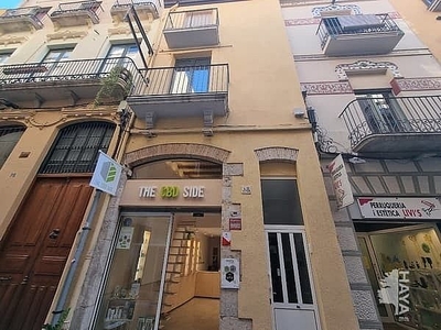 Piso en venta en Centre - Figueres de 3 habitaciones con terraza y aire acondicionado