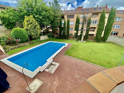 Piso en venta en Centro - Segovia de 5 habitaciones con terraza y piscina