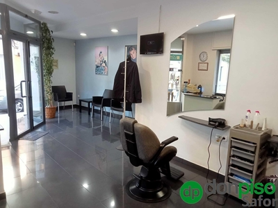 Planta Baja en venta. Bajo a reformar junto a prestigiosa peluqueria reformada y clientes fieles del barrio de Corea, Gandia