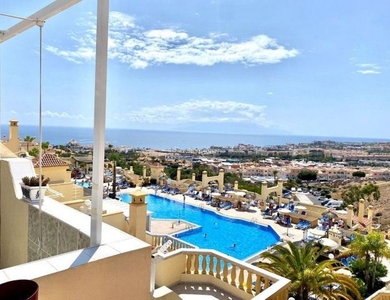 Venta de piso en calle Baleares Costa Adeje Santa Cruz de de 2 habitaciones con terraza y piscina