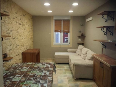Venta de piso en Centro - Desierto - Arrontegi de 3 habitaciones con muebles y balcón