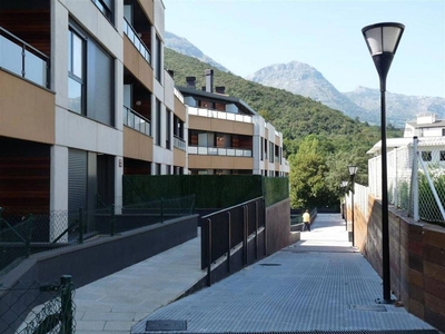 Venta de piso en paseo Barón de Adzaneta de 2 habitaciones con piscina y garaje