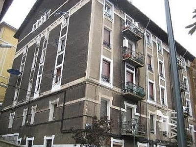 Venta de piso en Sestao de 3 habitaciones con terraza