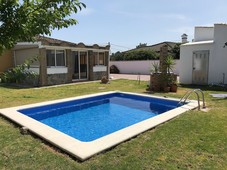 Alquiler de casa con piscina y terraza en Chiclana de la Frontera, El florin