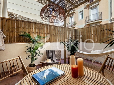 Alquiler de ático en Vila de Gràcia de 1 habitación con terraza y aire acondicionado