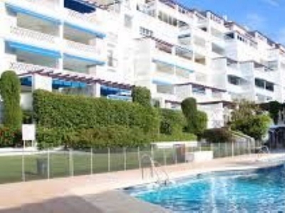 Alquiler de piso en avenida Playas del Duque de 2 habitaciones con terraza y piscina
