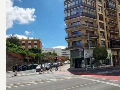 Alquiler de piso en avenida Zaragoza de 3 habitaciones con terraza y garaje