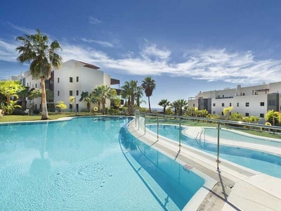 Alquiler de piso en Benahavís de 2 habitaciones con terraza y piscina