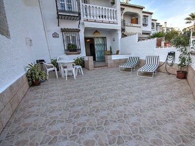 Alquiler de piso en Caleta de Vélez de 2 habitaciones con terraza y piscina