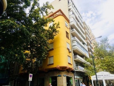 Alquiler de piso en calle Elvira de Hidalgo de 4 habitaciones con muebles y balcón