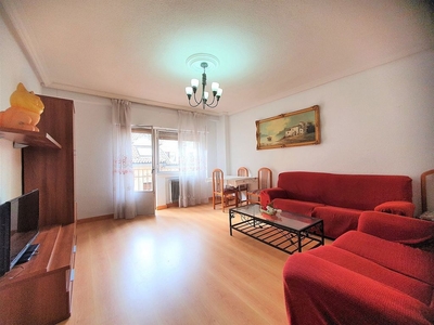 Alquiler de piso en calle Pedro Cojos de 3 habitaciones con terraza y muebles
