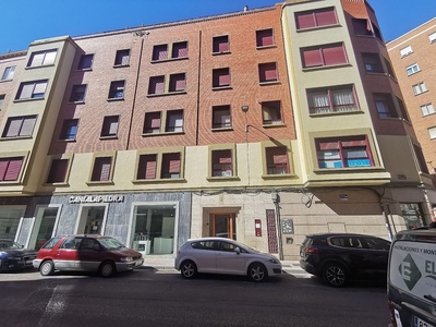 Alquiler de piso en Centro - Palencia de 2 habitaciones con terraza y ascensor