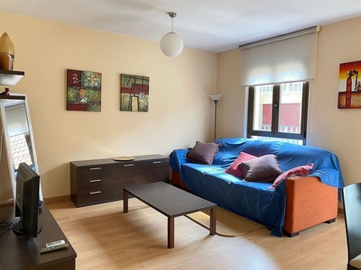 Alquiler de piso en Centro - Salamanca de 2 habitaciones con muebles y calefacción