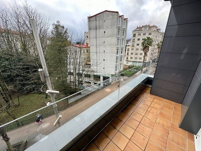 Alquiler de piso en Zona de Plaza de Barcelos de 4 habitaciones con terraza y garaje