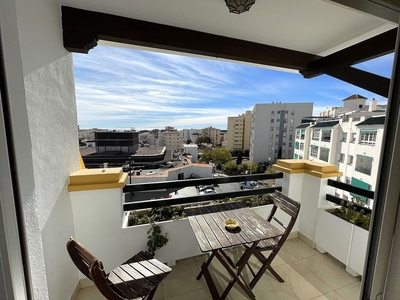 Ático en alquiler en calle Salvador Rueda de 4 habitaciones con terraza y garaje