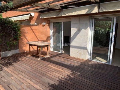 Casa adosada adosada de 225 m2, 4 hab., piscina. en Sant Cugat del Vallès