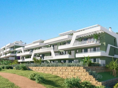 Piso con 2 habitaciones con parking, aire acondicionado y vistas al mar en Mijas