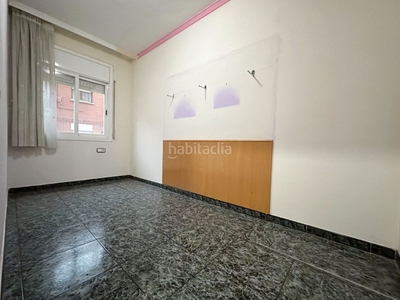 Piso con 3 habitaciones con ascensor y calefacción en Sant Boi de Llobregat