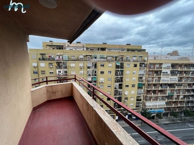 Piso en primado reig 86 zona bachiller, piso alto de 140 m2 con excelentes vistas, 4 hab, 2 baños, garaje y trastero en Valencia