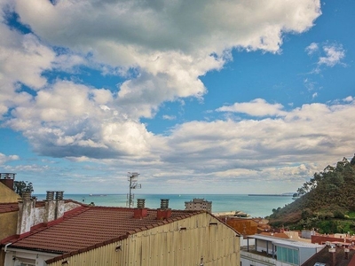 Piso en venta en avenida Reina María Cristina de 3 habitaciones con terraza y calefacción